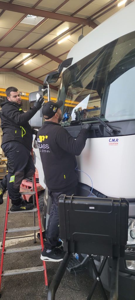 XL Glass - Réparation impact sur pare-brise tracteur Renault Trucks à Corbas