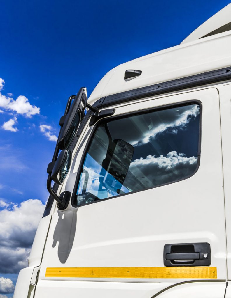 Remplacement et réparation de vitrage sur tous les camions.