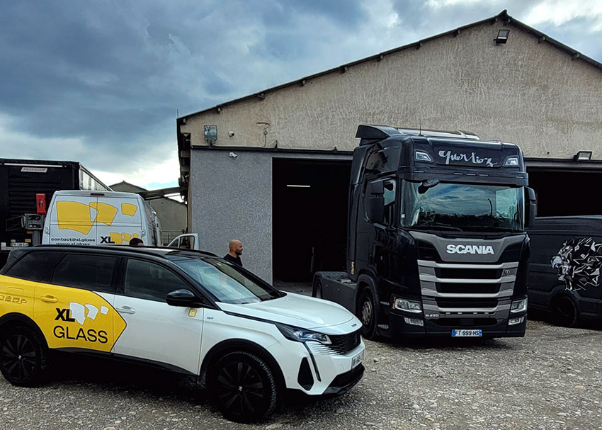 Remplacement et réparation de vitrage sur tous les camions.